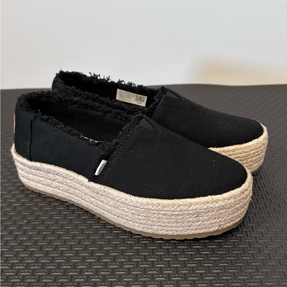 New TOM’S Valencia Black Canvas Espadrilles Sz 5 - Picture 1 of 4